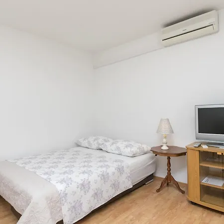 Apartment Marica Omis
